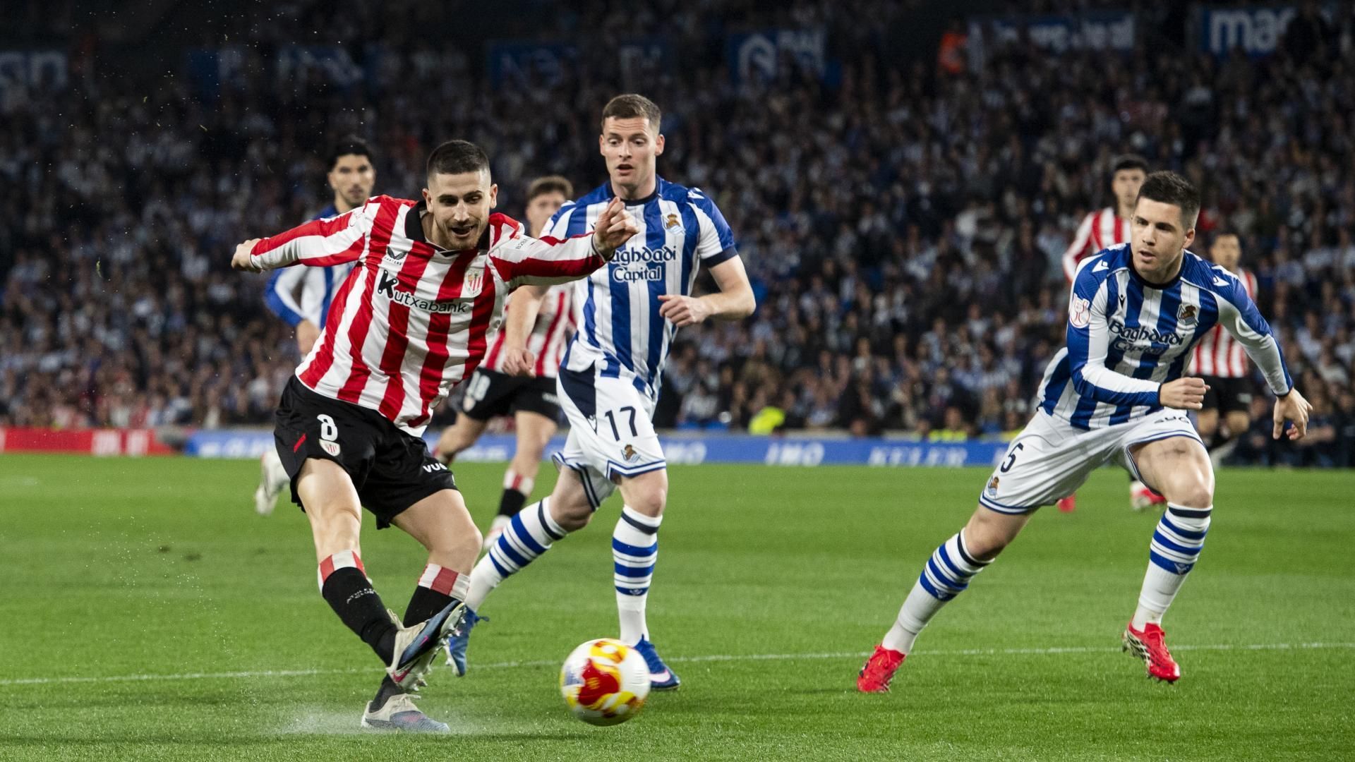 Tiro de Oihan Sancet en la semifinal de Copa de Anoeta