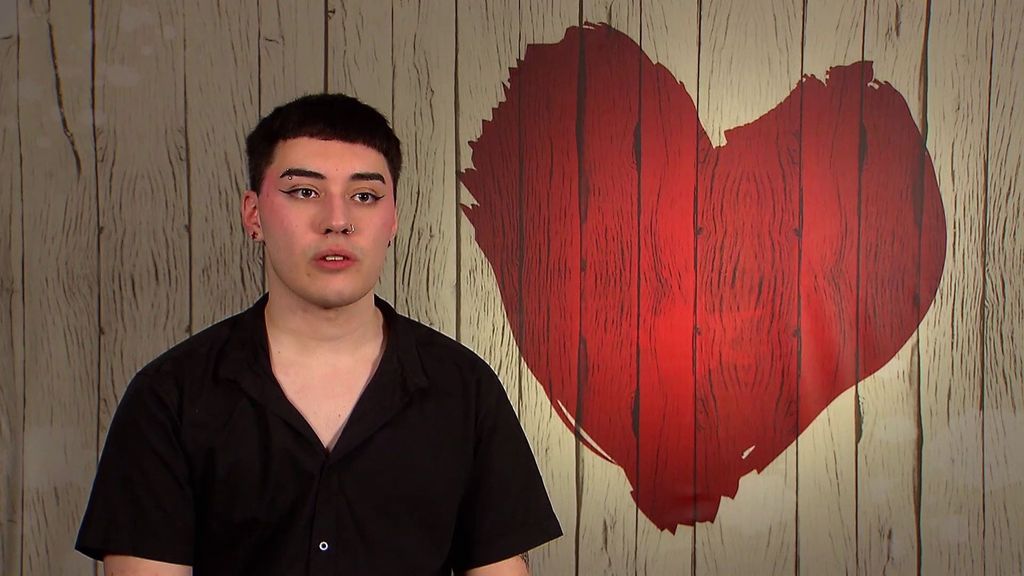 Un soltero de 'First Dates' comparte el duro episodio de bullying que sufrió por su orientación sexual: "Me metieron un navajazo en la mano"