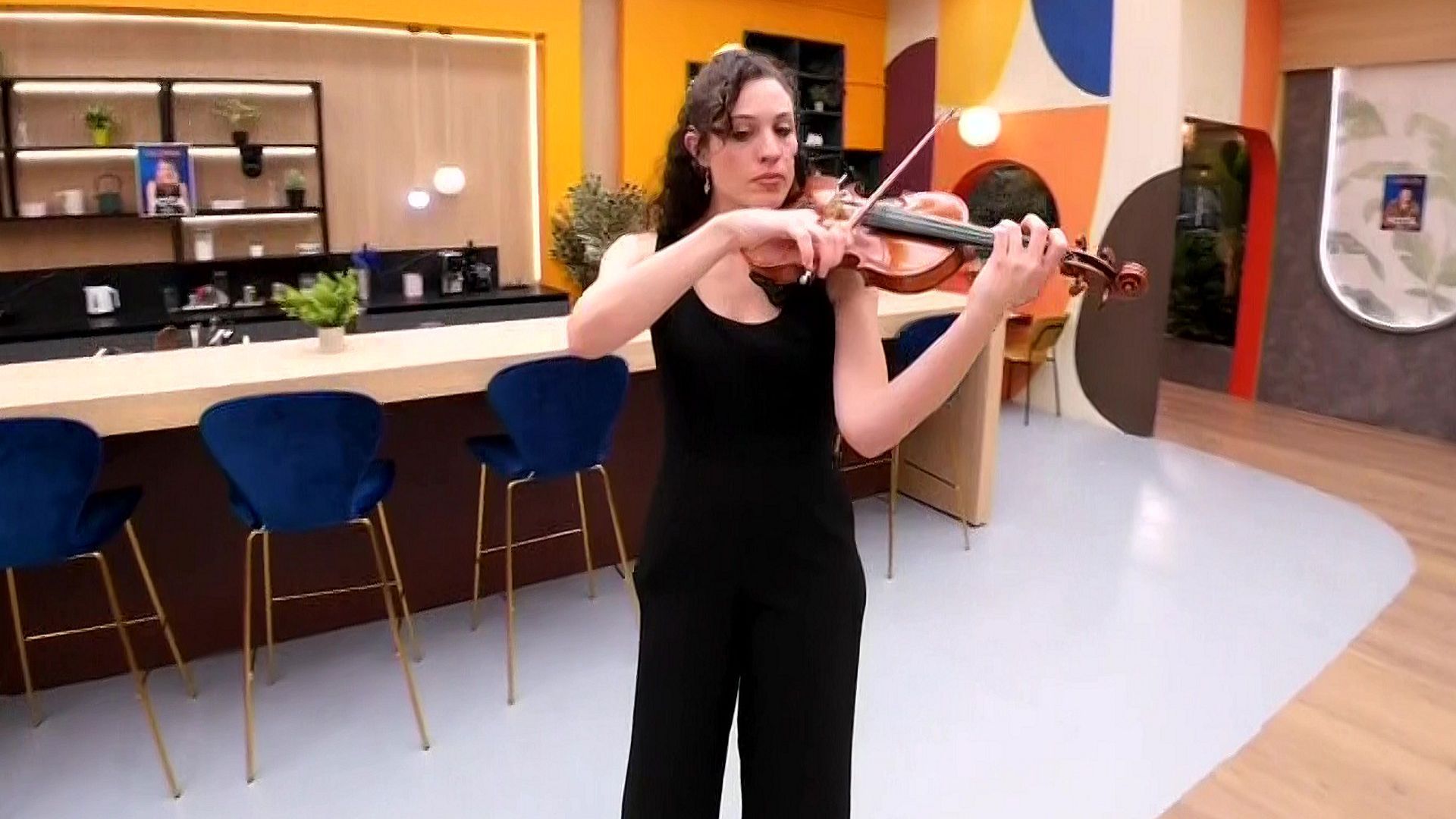 Una violinista en la cocina