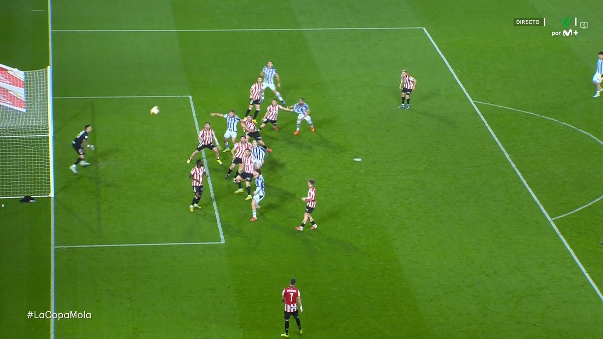 Acción del penalti de Ruiz de Galarreta sobre Yangel Gerrera.