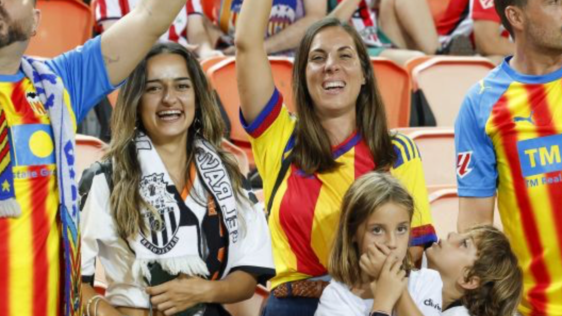 Aficionadas del Valencia CF en Mestalla