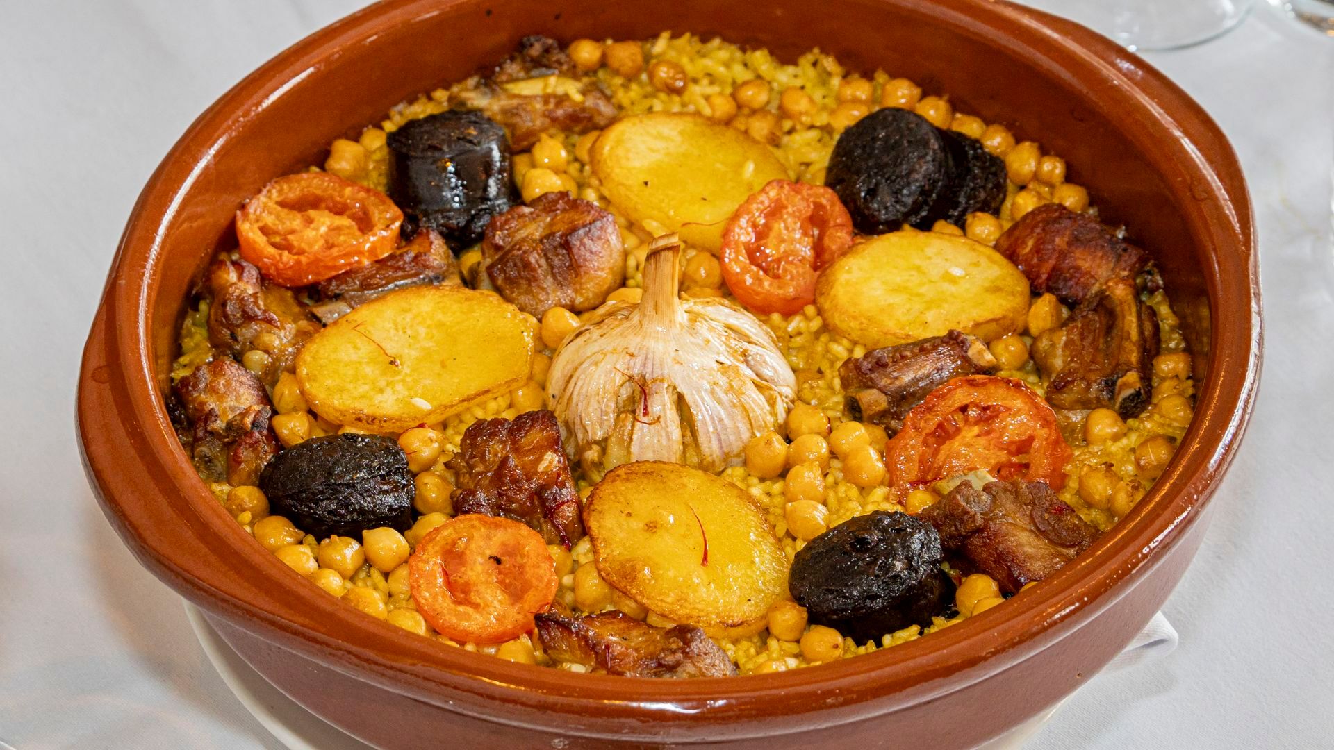 Arroz al horno, el plato que le transporta a su barrio y a su infancia