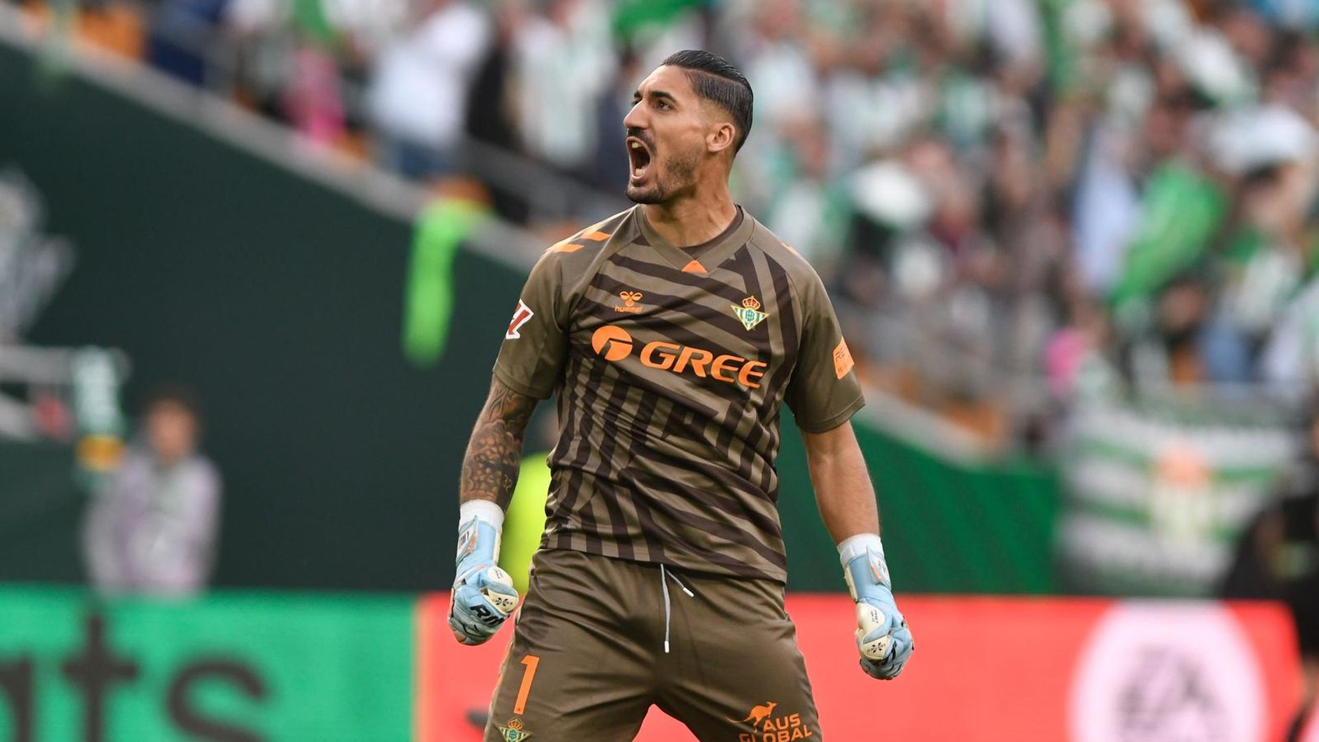 Celebración del tanto de Antony ante el Sevilla