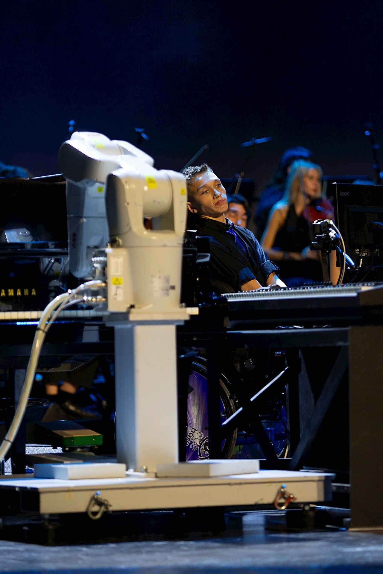 El brazo robótico de ABB y Erni, en el concierto de piano asistido