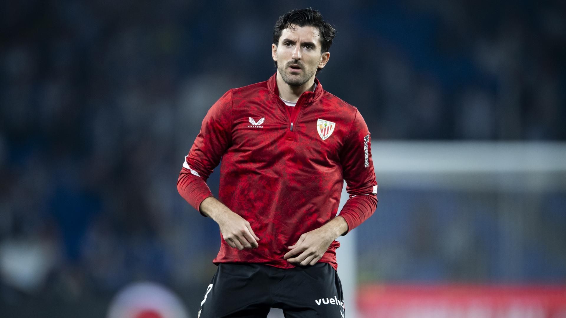 El central Dani Vivian calienta antes de la semifinal de Copa