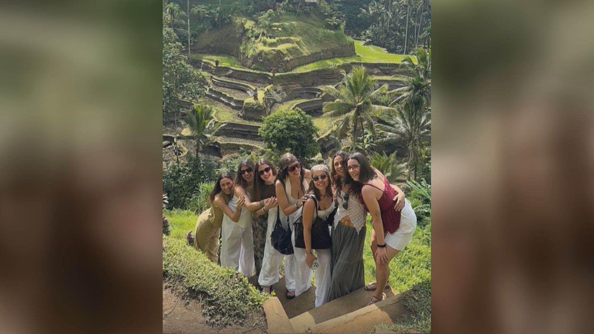 Las siete amigas disfrutando de sus vacaciones en Bali