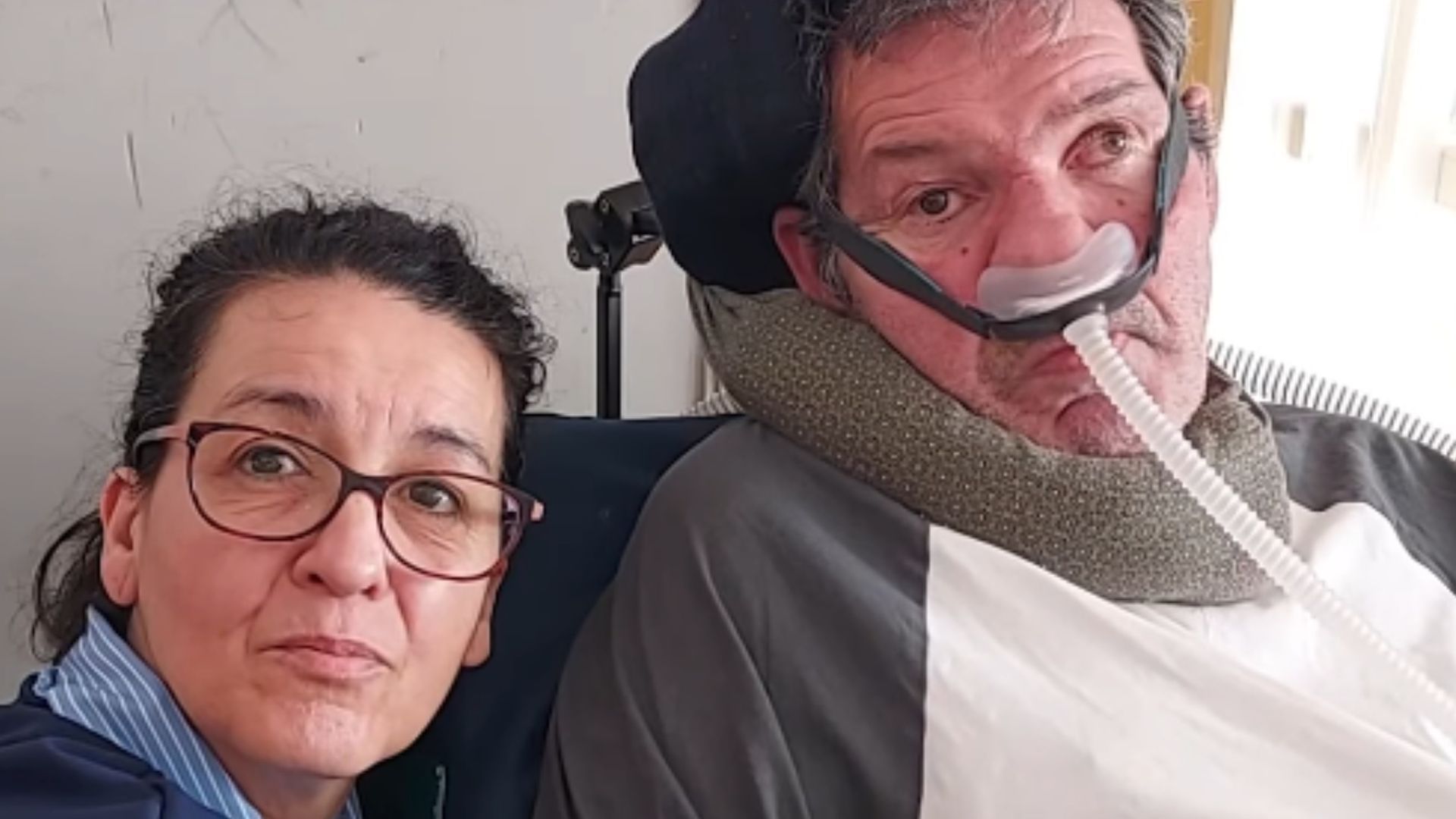 María ha redactado la carta que le ha dictado su marido, enfermo de ELA