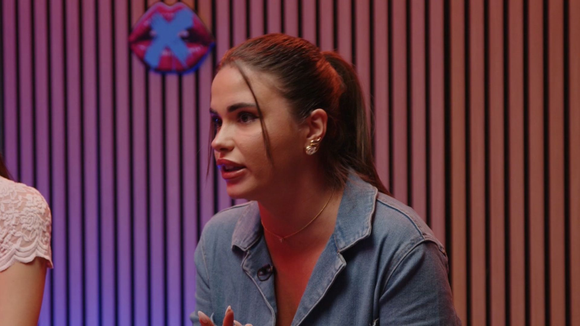 Nieves revela que un chico le confirmó que vio a Gilbert y Helena besándose en esa discoteca... ¡y que se acostaron dos veces!