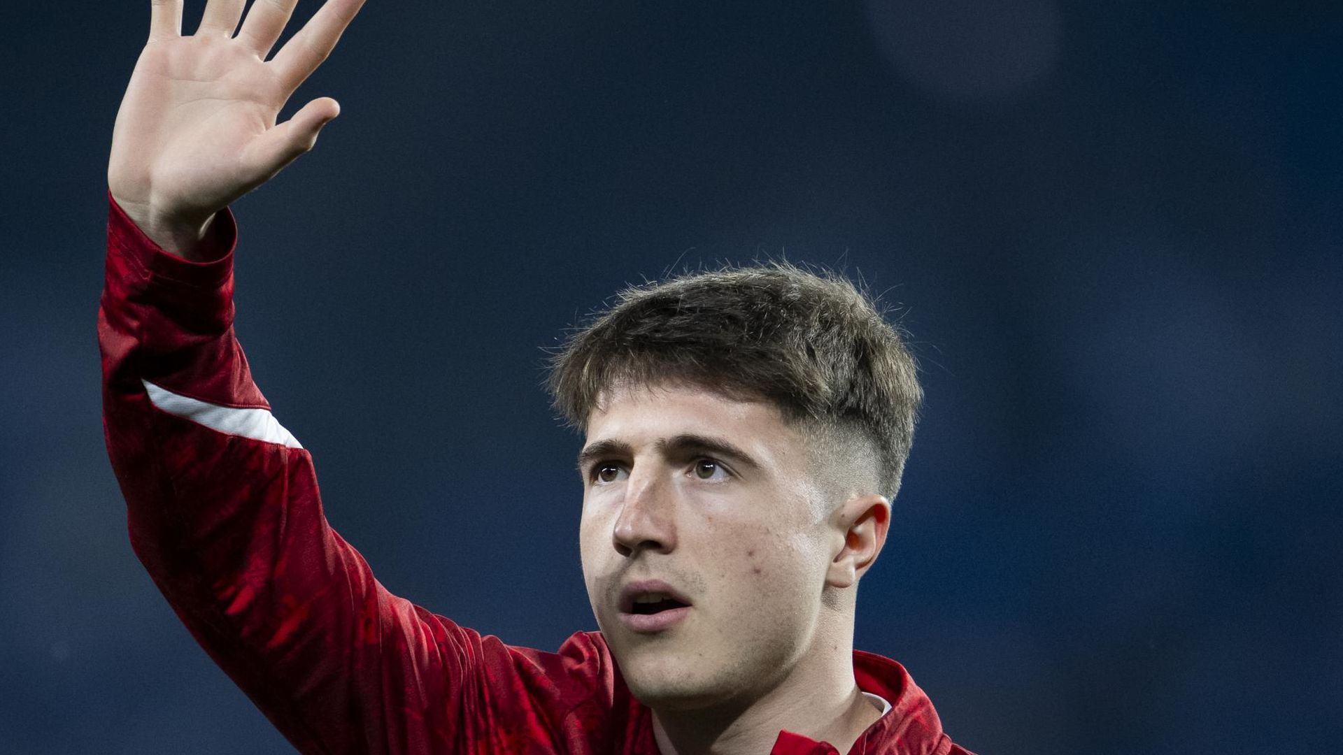 Saludo de Mikel Jauregizar antes de la semifinal de Copa