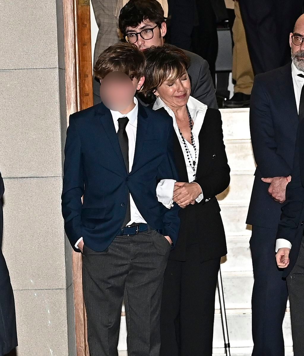 Sonsoles Ónega y sus hijos se despiden entre lágrimas de Fernando Ónega