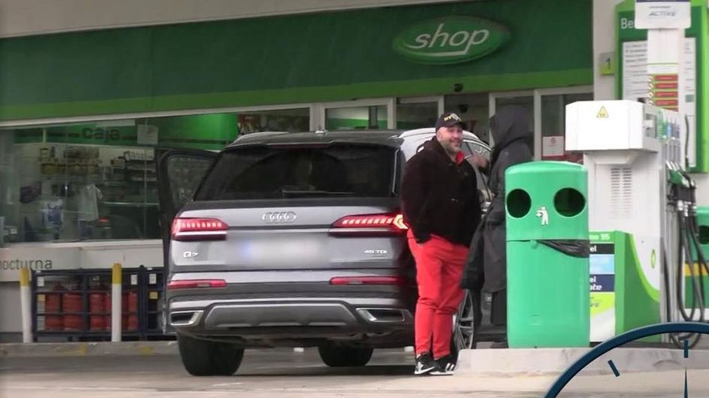 Exclusiva | Las primeras imágenes de Kiko Rivera tras salir a la luz su presunta reconciliación con Isabel Pantoja: su novia Lola, su mayor apoyo