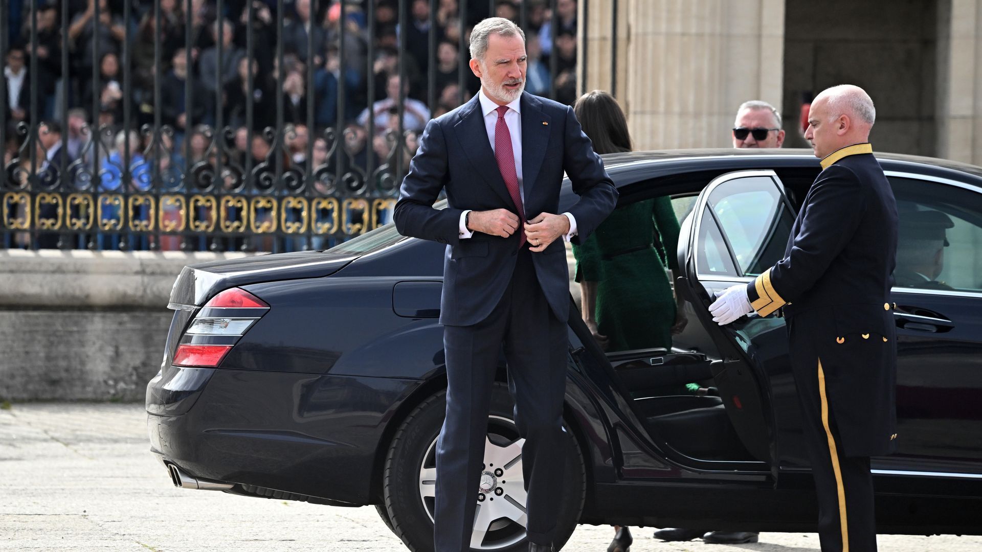 El rey Felipe VI a su llegada al recibimiento con honores a los Grandes Duques de Luxemburgo en el Palacio Real
