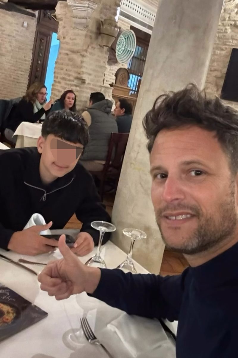 Guillermo Famín, novio de Irene Rosales, con su hijo, en una imagen de sus redes sociales