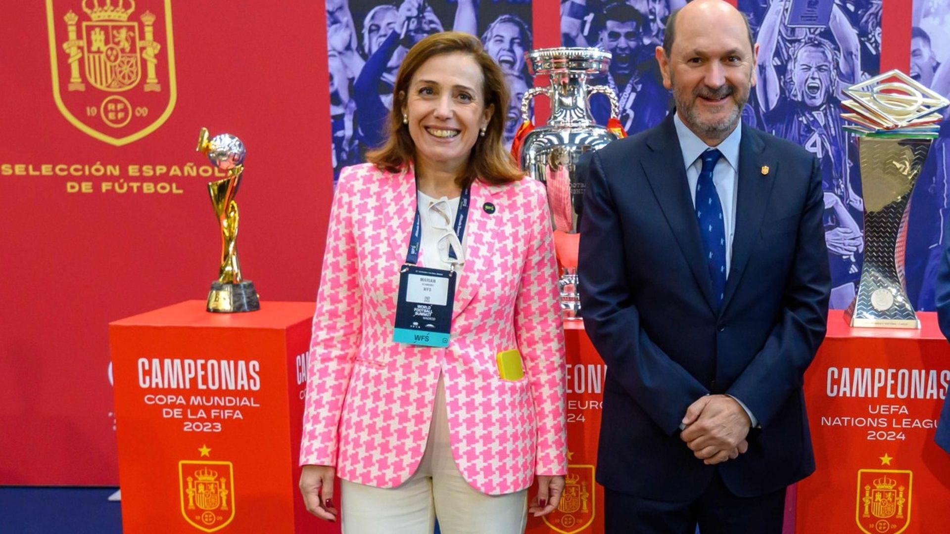 Marian Otamendi junto a Rafael Louzán, presidente de la RFEF Marian Otamendi junto a Rafael Louzán, presidente de la RFEF