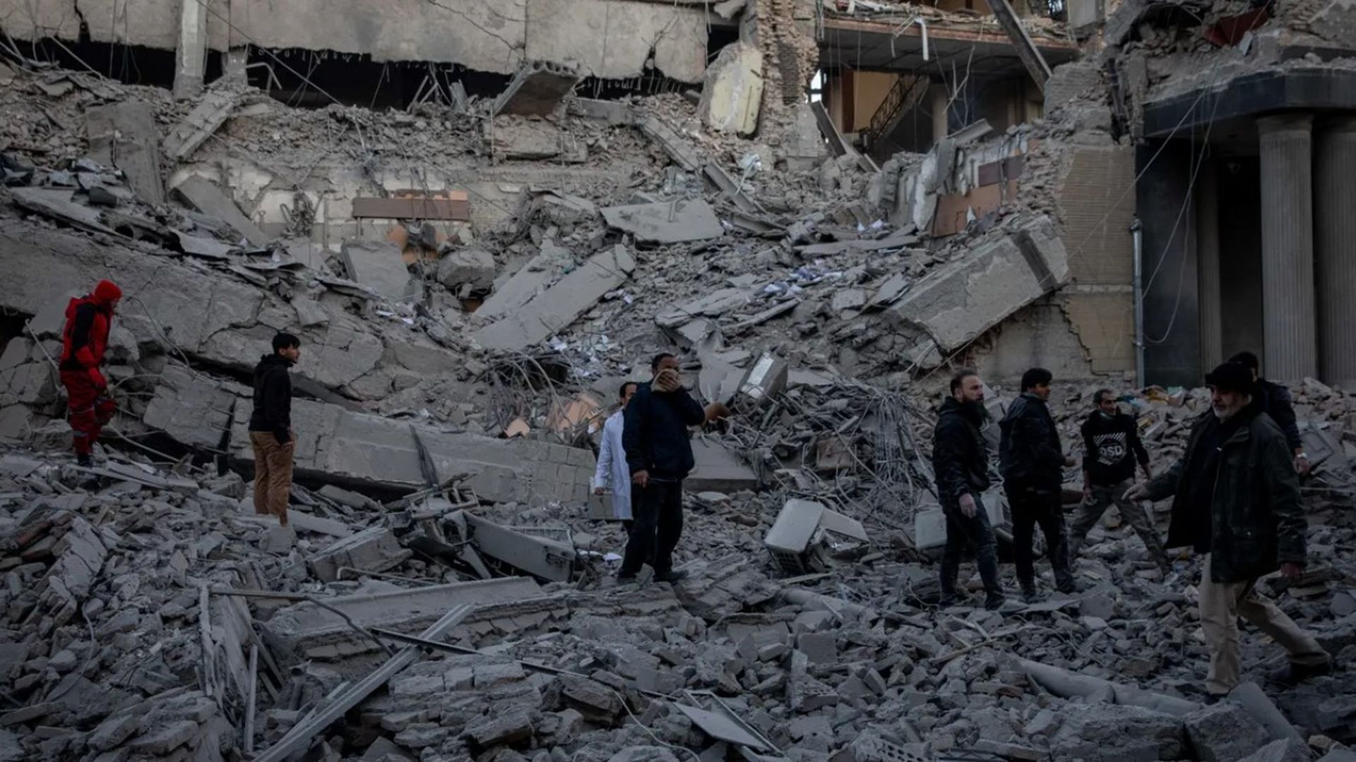 Ruinas en Teherán tras los intensos bombardeos de Israel y Estados Unidos