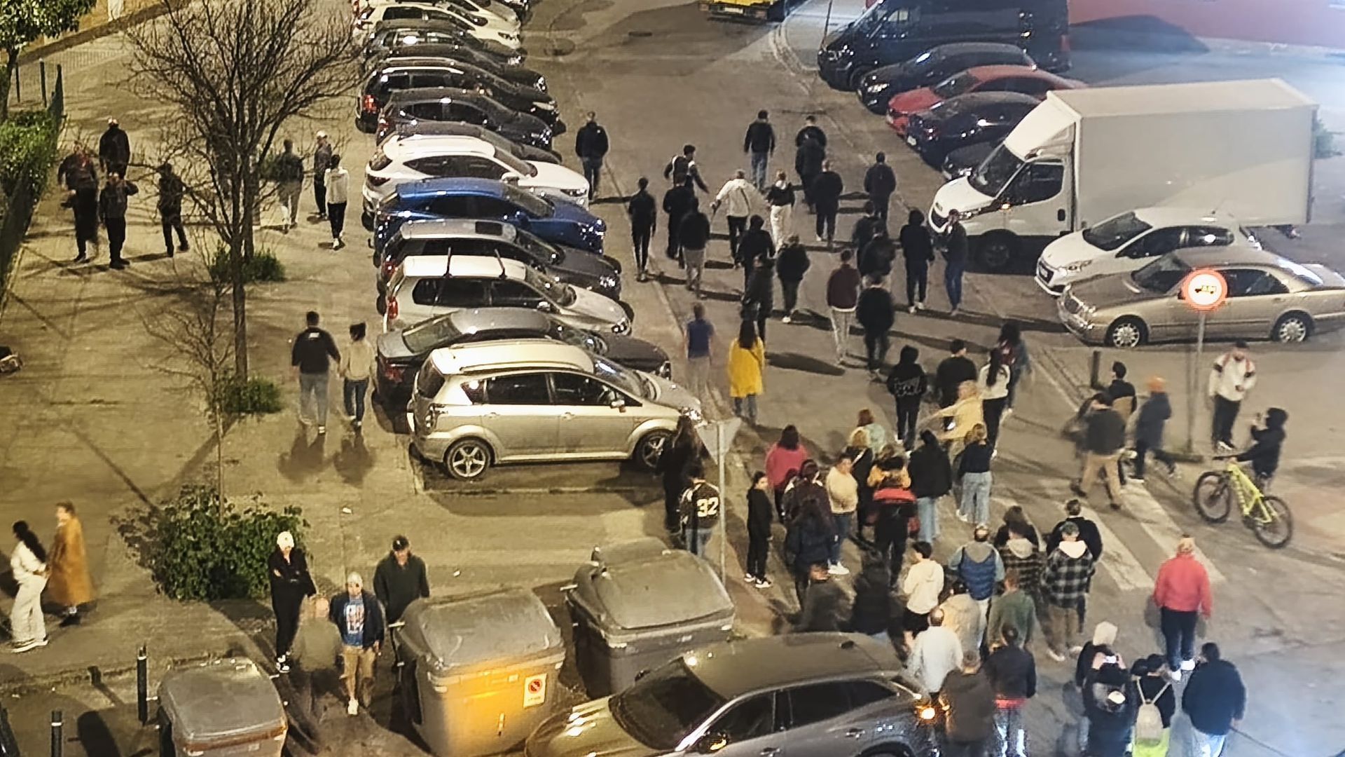 Vecinos de un barrio de Sevilla forman patrullas contra la delincuencia