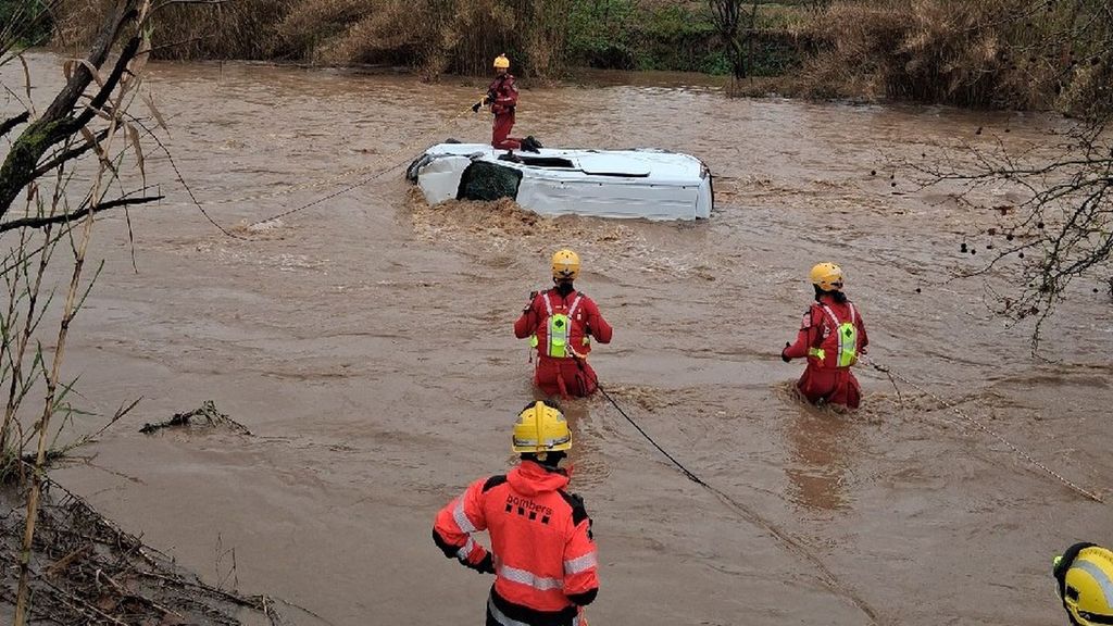 Así transcurre la búsqueda del conductor desaparecido en el río Mogent en Llinars, Barcelona