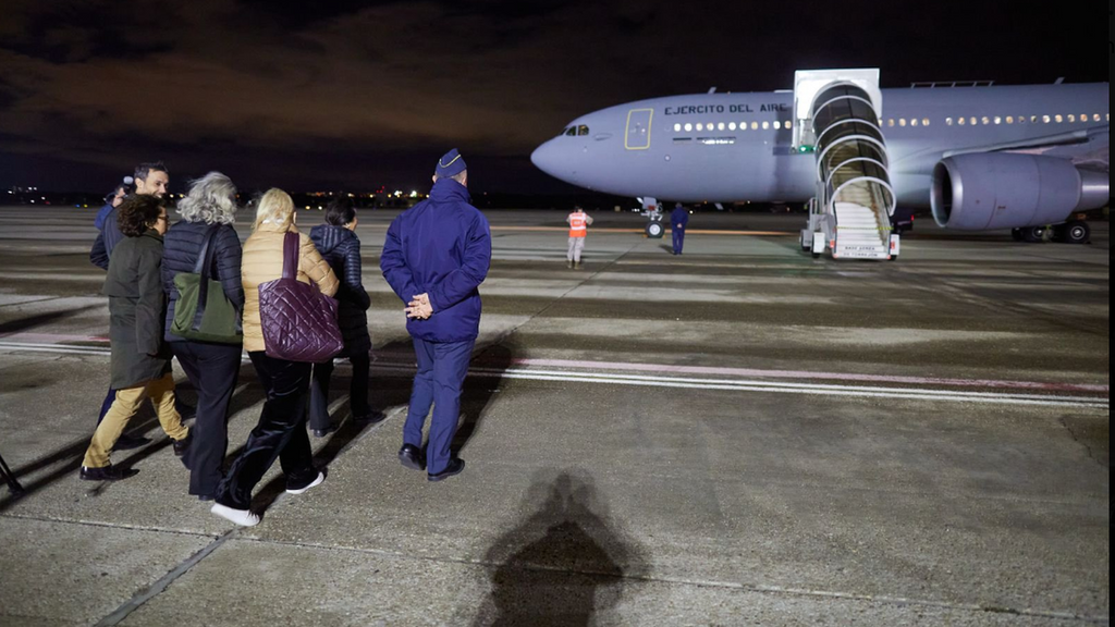 Albares confirma la salida hacia España de los primeros vuelos comerciales con repatriados desde Qatar