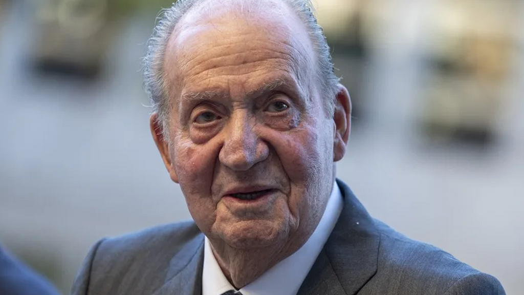 Juan Carlos I cancela su viaje a Sanxenxo y permanece en Abu Dhabi, donde "se encuentra bien" y acompañado por Froilán