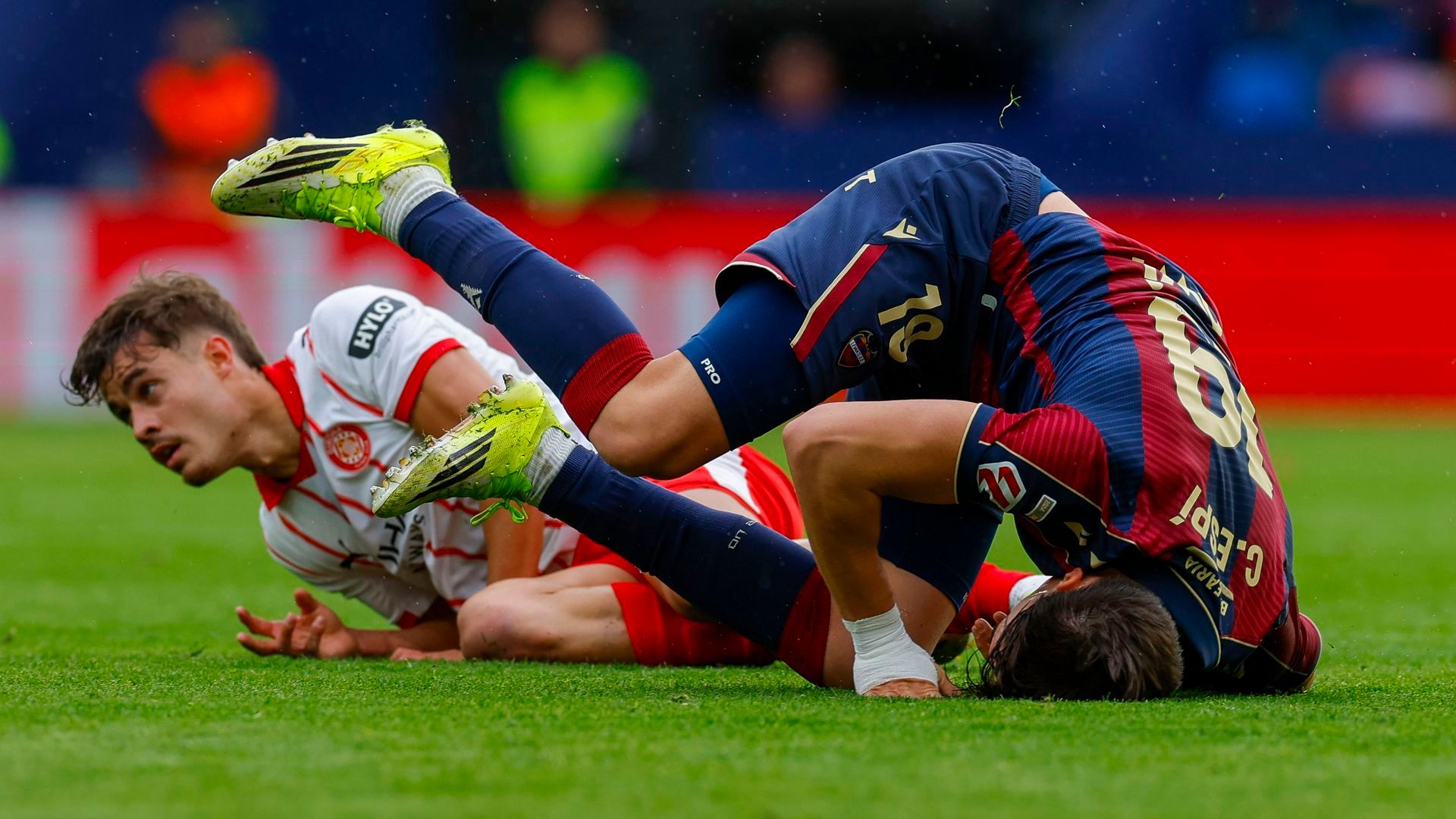 Lance de juego en el Levante - Girona