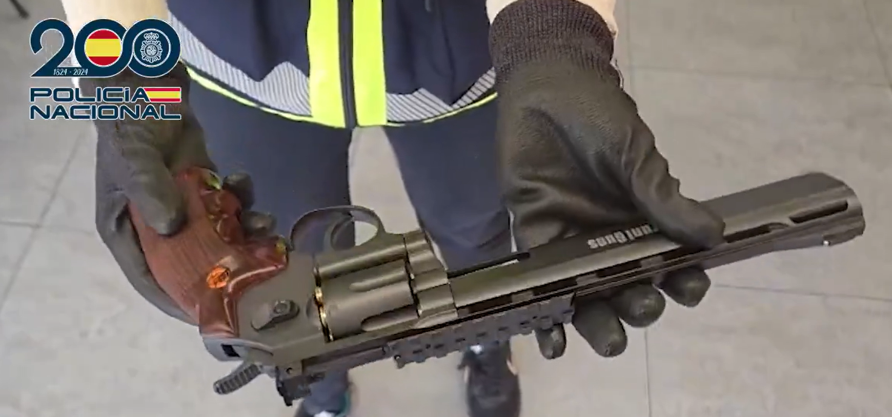 Revólver que funciona con aire comprimido