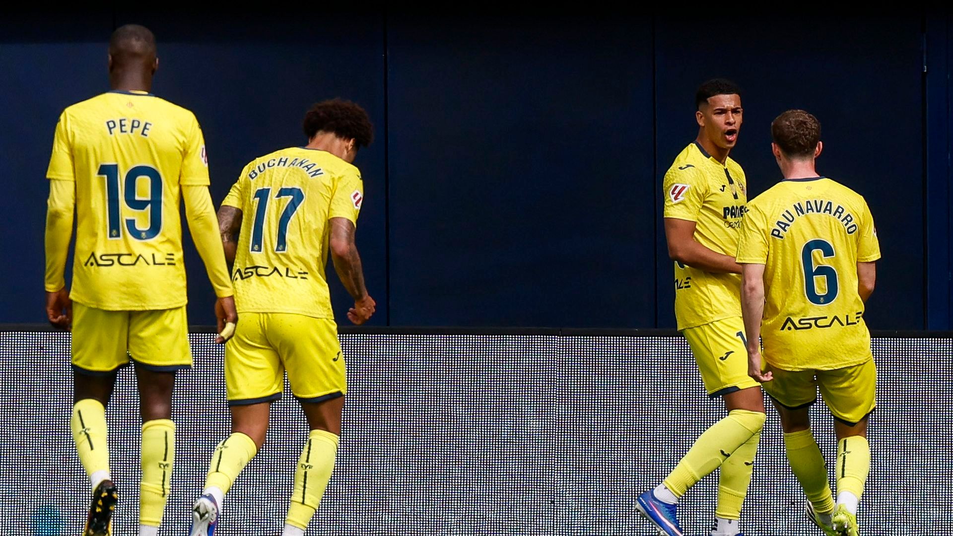 Celebración groguet ante el Elche