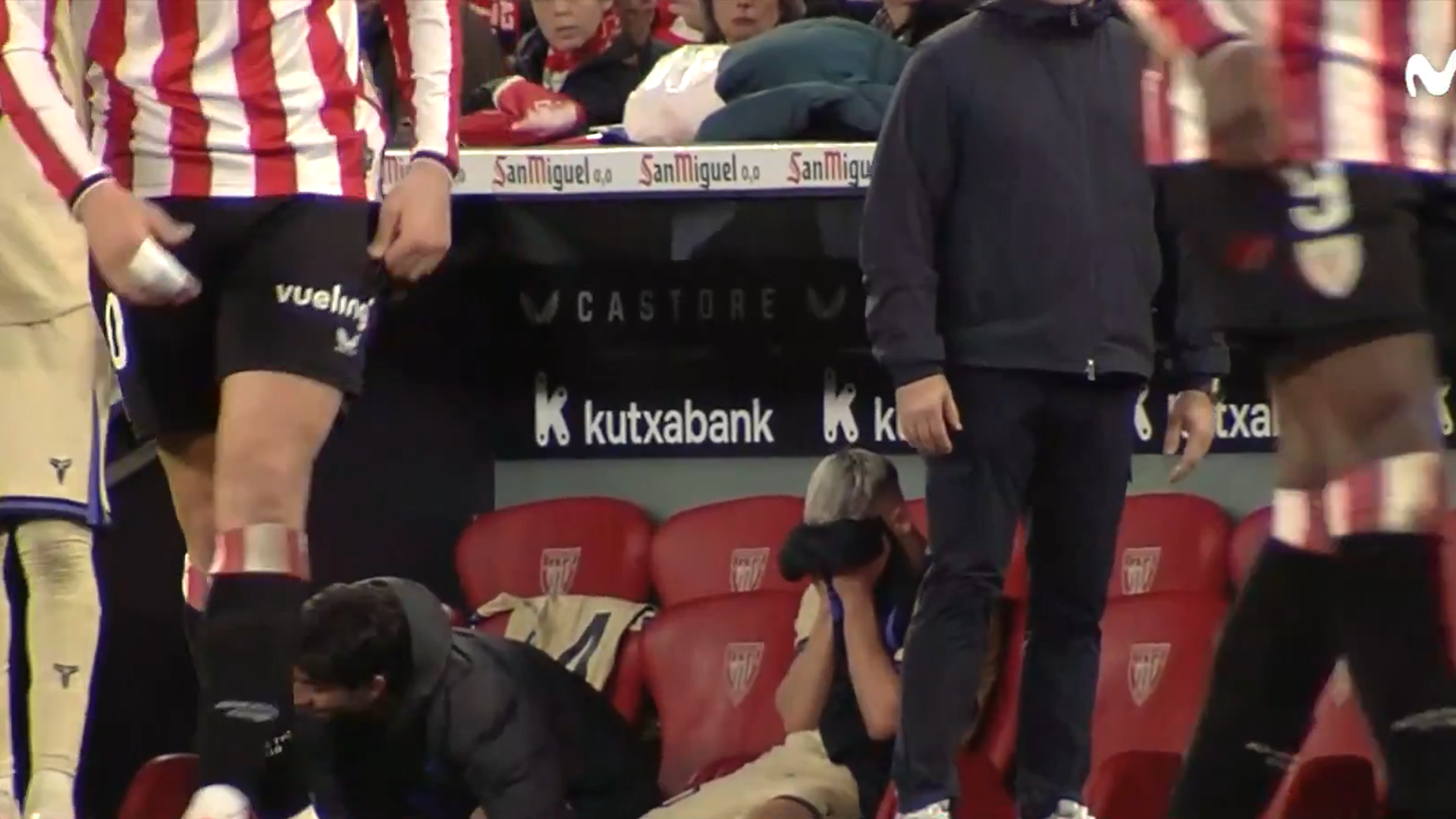 Dani Olmo en el banquillo de San Mamés