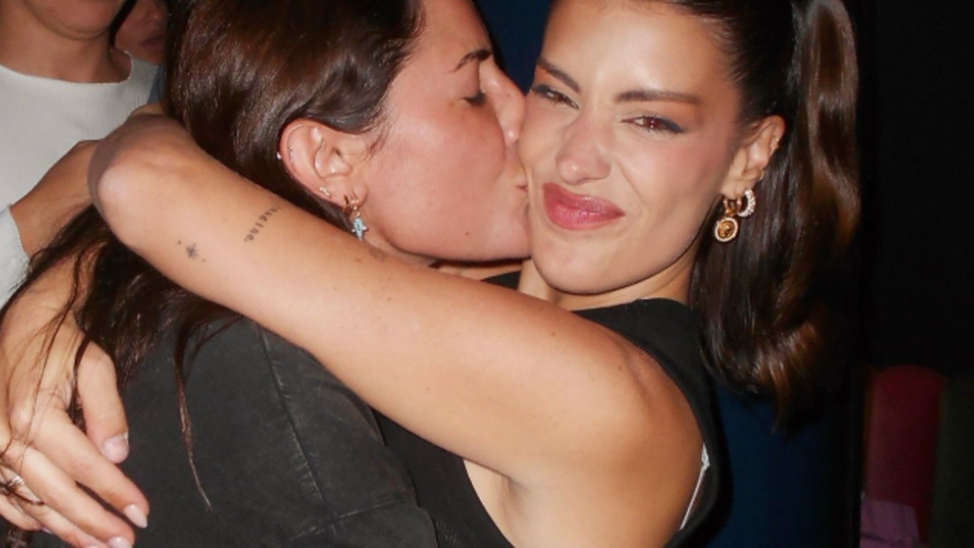 Dulceida se emociona al recibir una sorpresa que le dejó Alba Paul antes de irse a 'Supervivientes'_ _Tengo la mejor mujer del mundo_