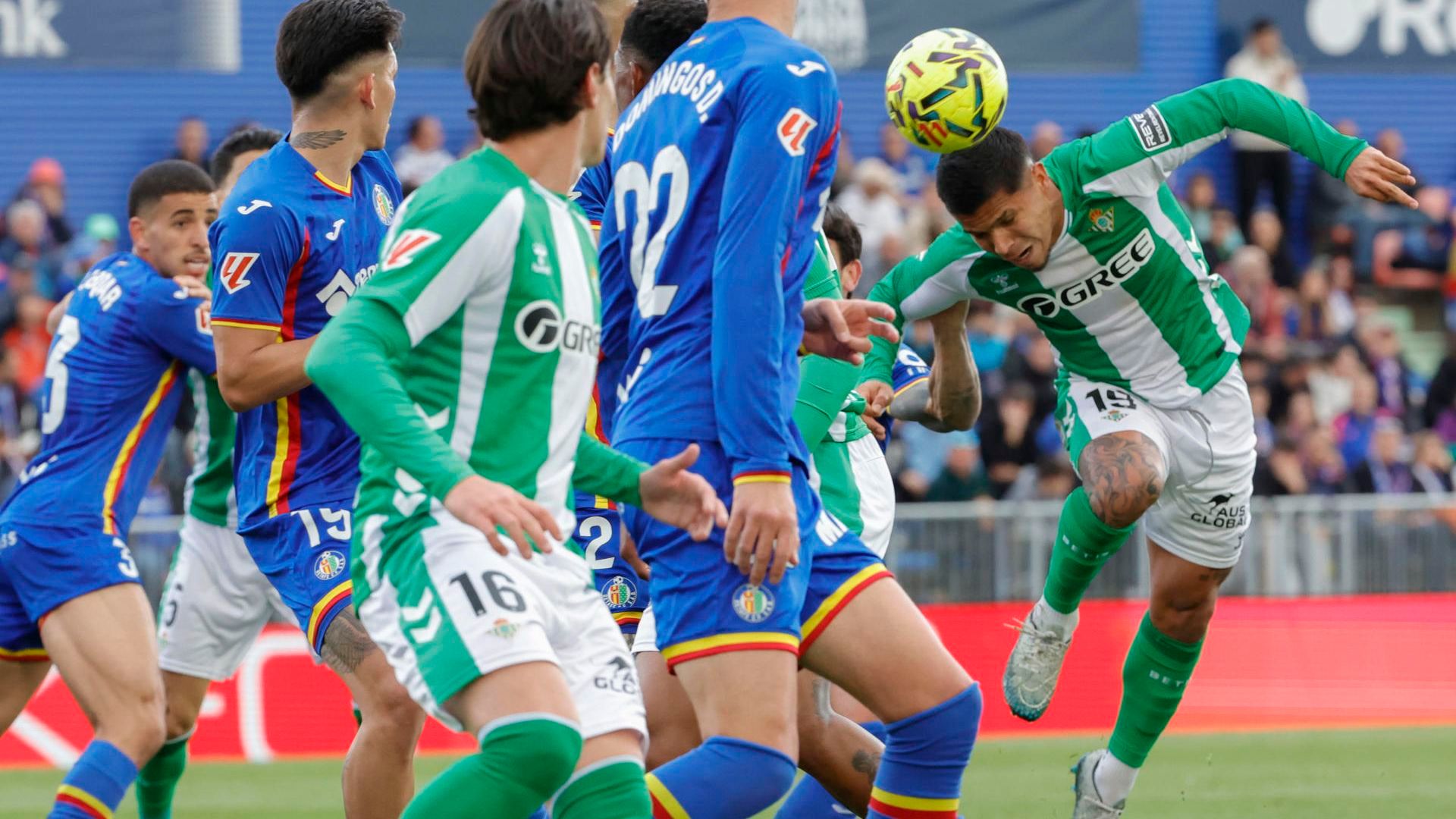 Imagen de un lance del Getafe - Betis
