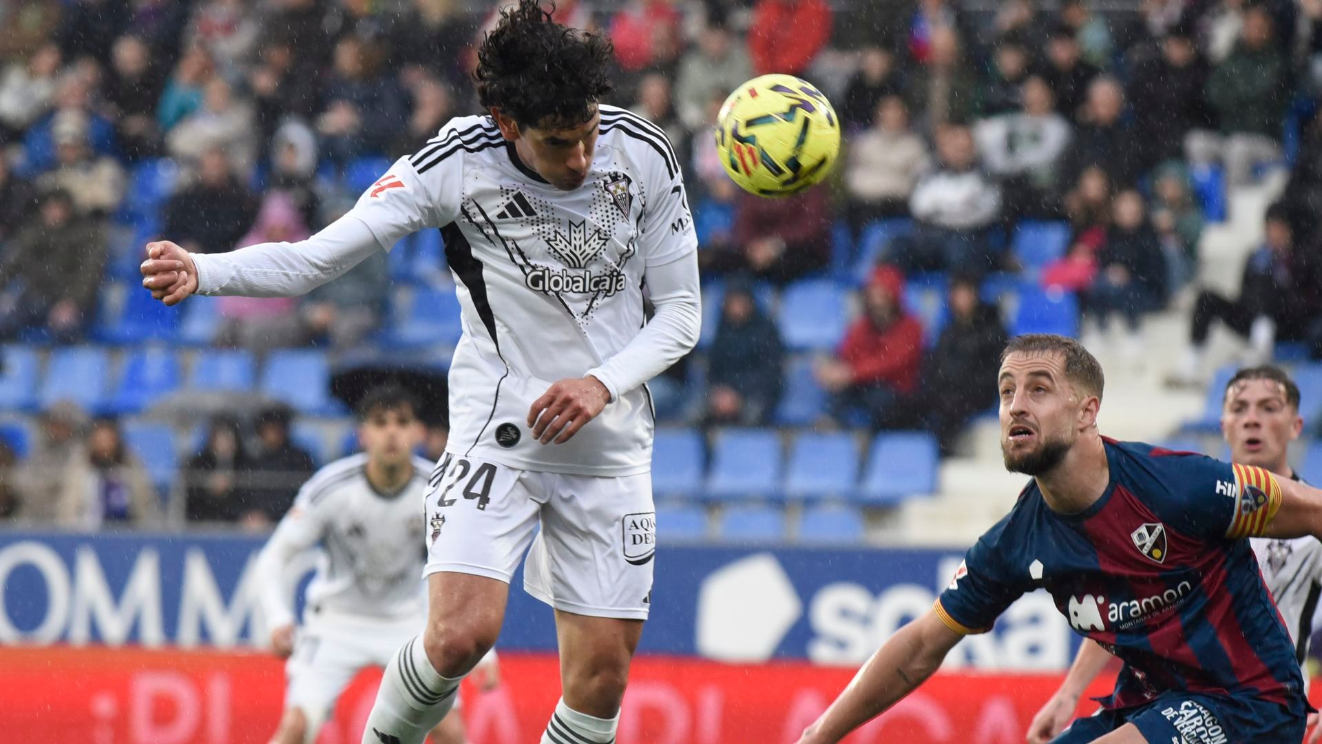Jesús Vallejo ante el Huesca