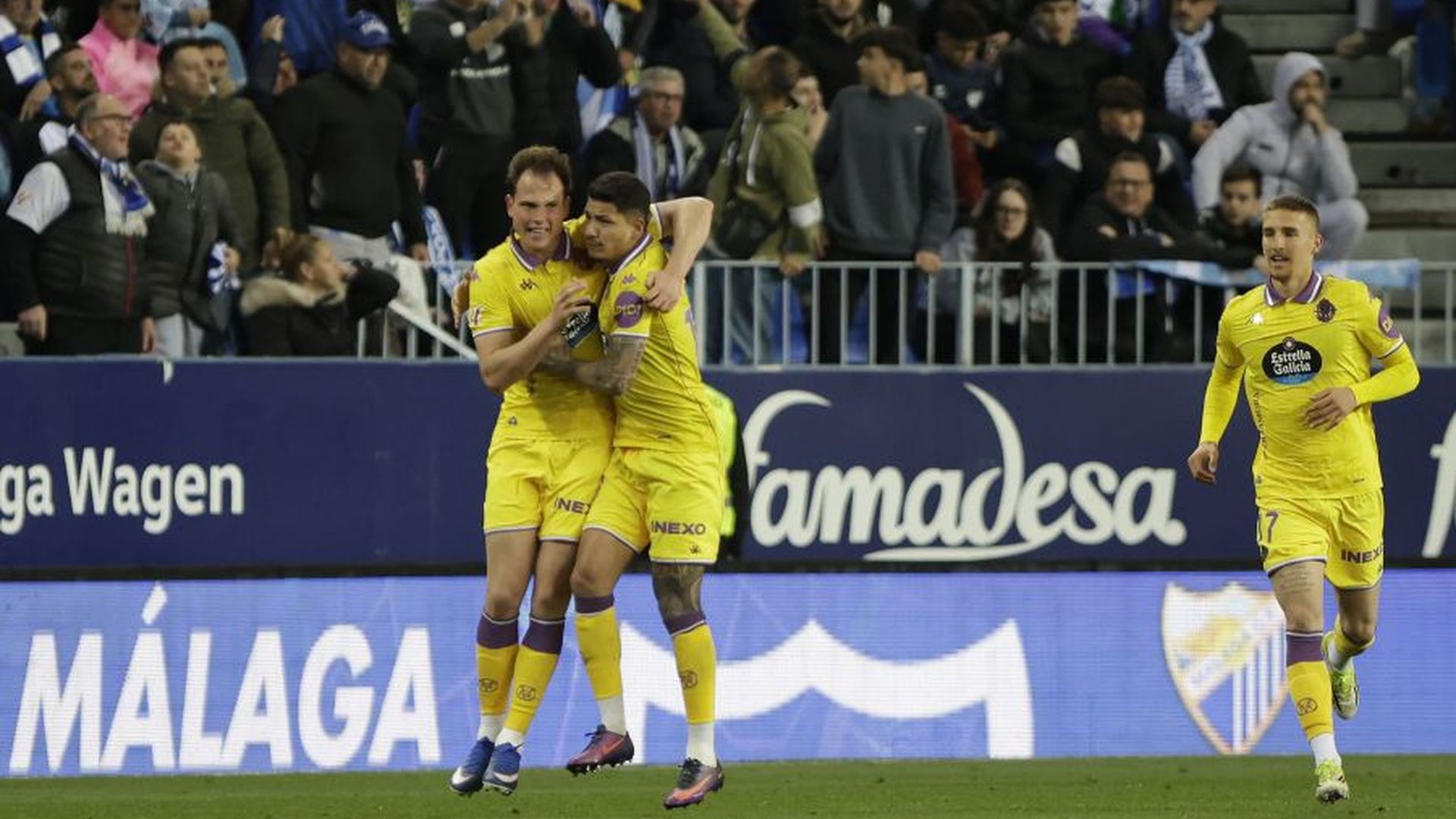 Juanmi Latasa celebra su gol en La Rosaleda.