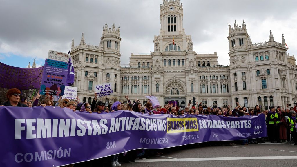 Miles de mujeres marchan en Madrid con Comisión 8M contra el patriarcado, el fascismo, la guerra y el racismo
