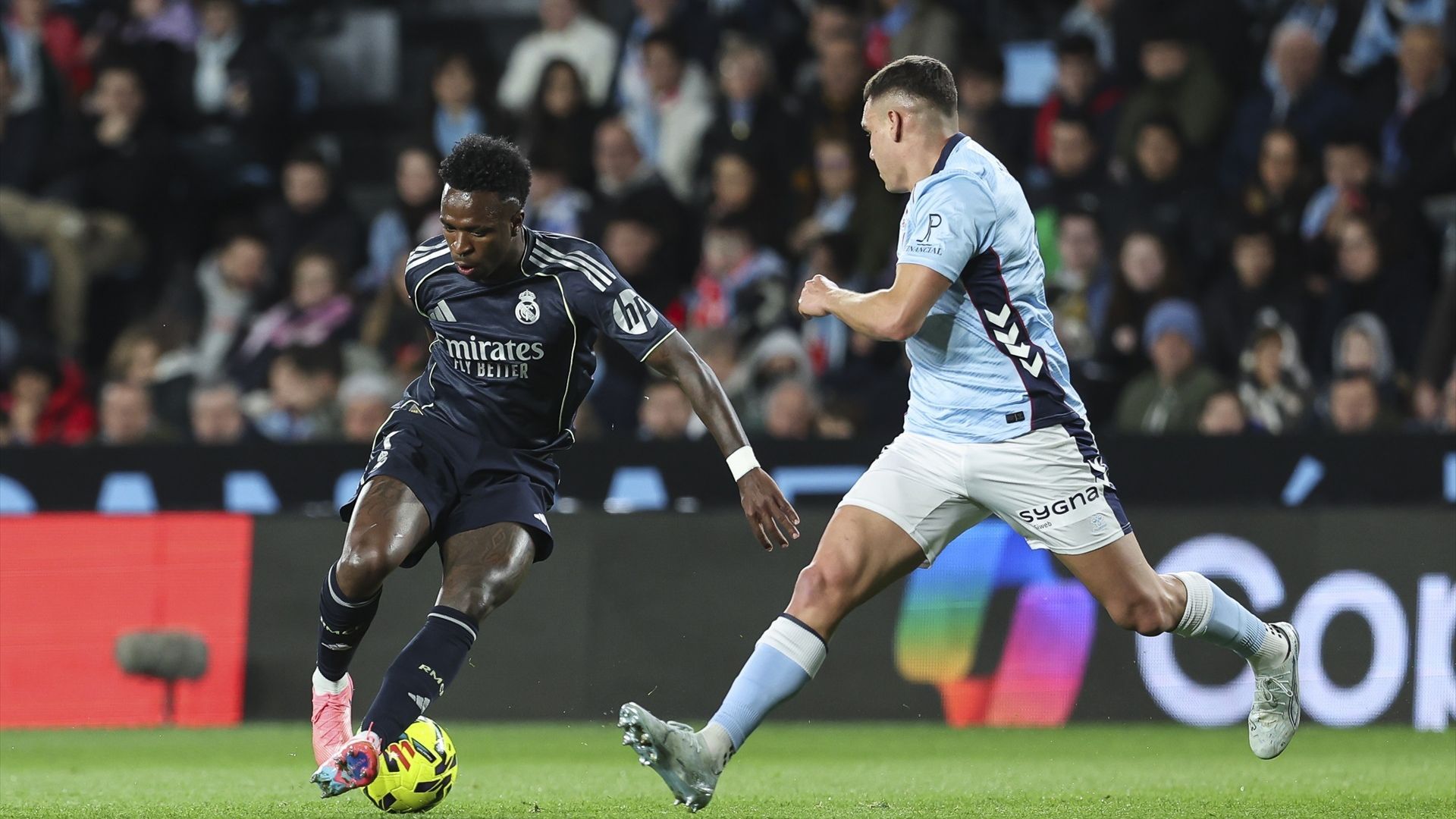Vinicius encara en el Celta-Real Madrid