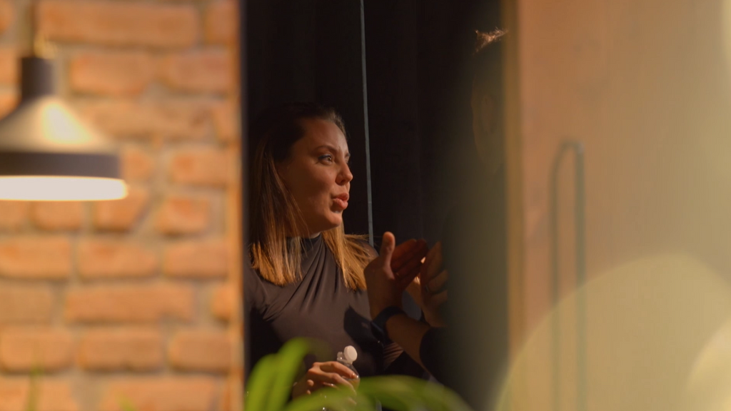 Ana rompe a llorar y abandona la cena de parejas ante el comentario de Luija: "No me avergüenza hablar del amor"