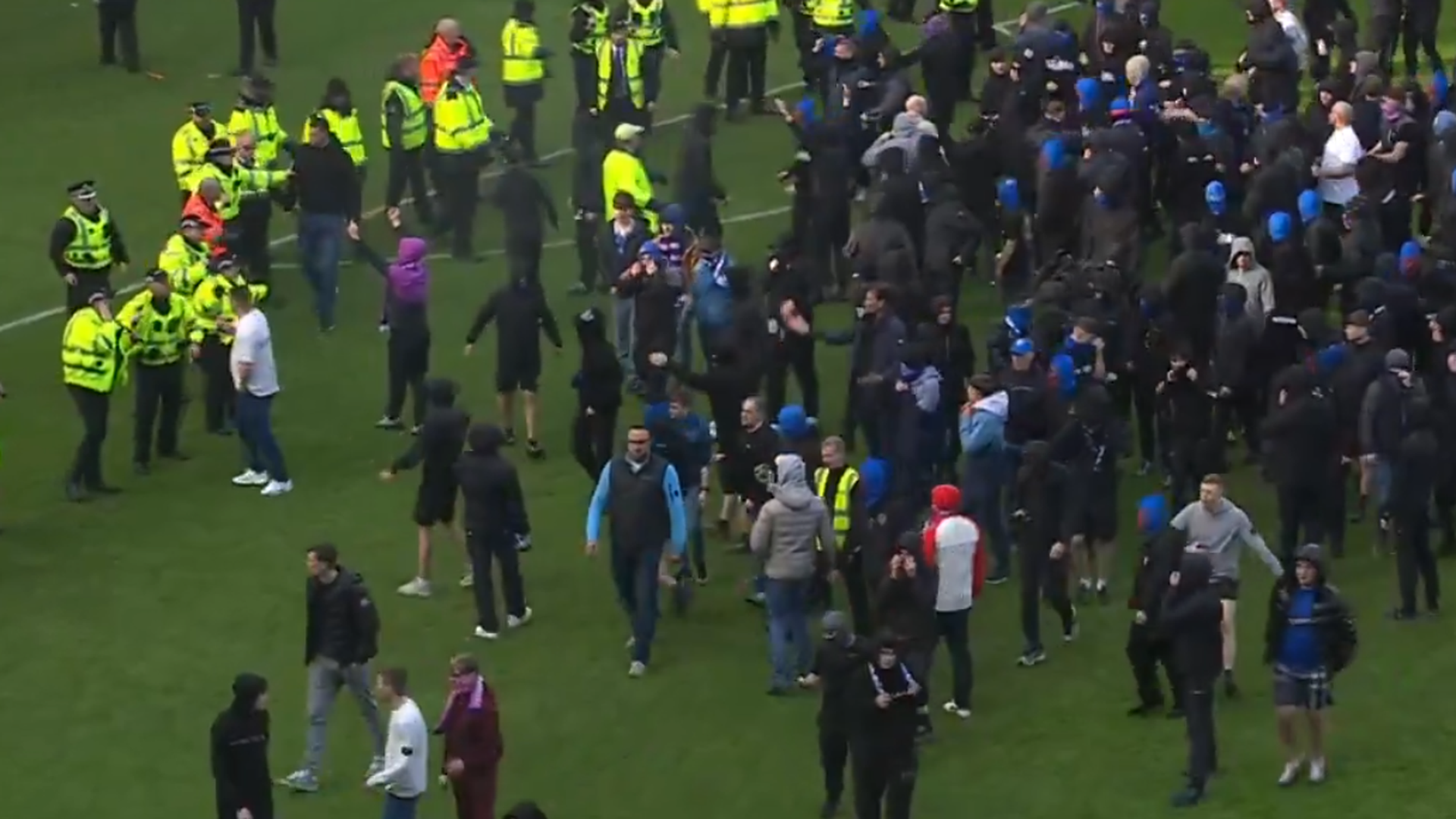 Batalla campal entre los seguidores de Rangers y Celtic