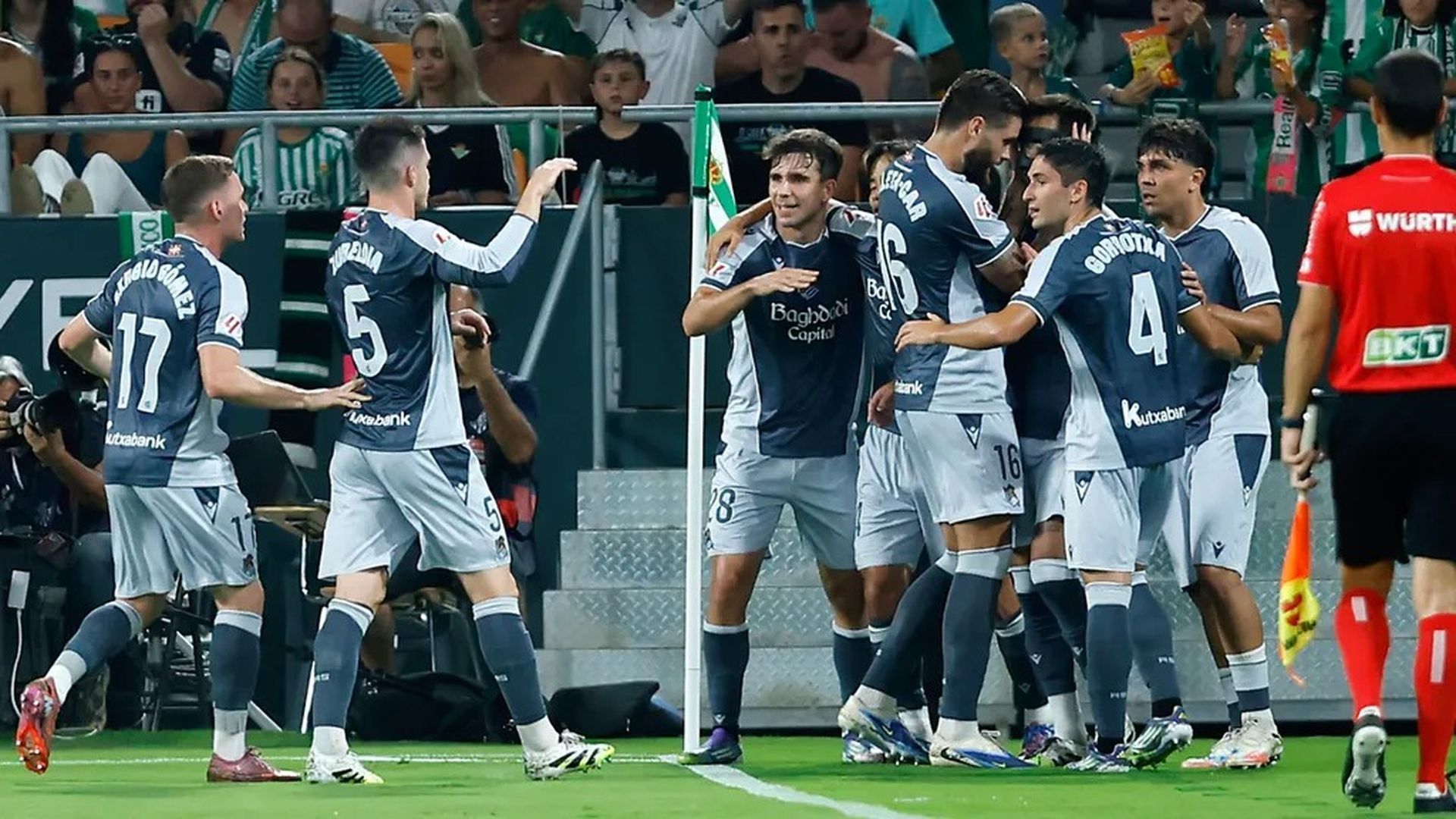 Celebración de gol txuri urdin en La Cartuja