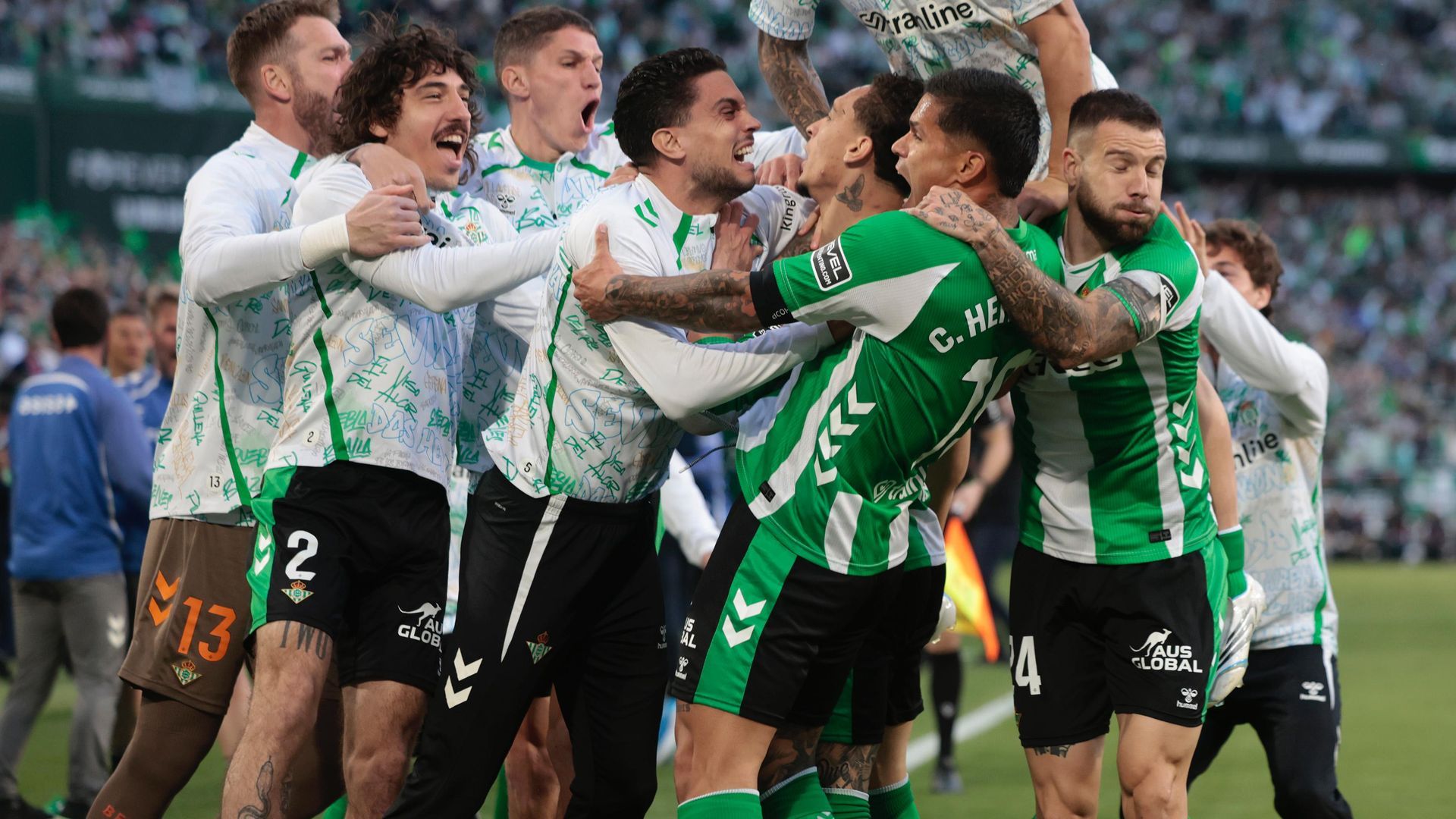 Celebración del gol de Antony, en el Betis - Sevilla