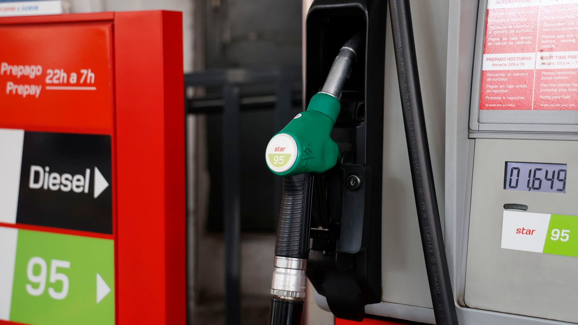 Donald Trump augura cuándo bajará el precio del petróleo tras situarse en récords desde la guerra de Ucrania Donald Trump augura cuándo bajará el precio del petróleo tras situarse en récords desde la guerra de Ucrania