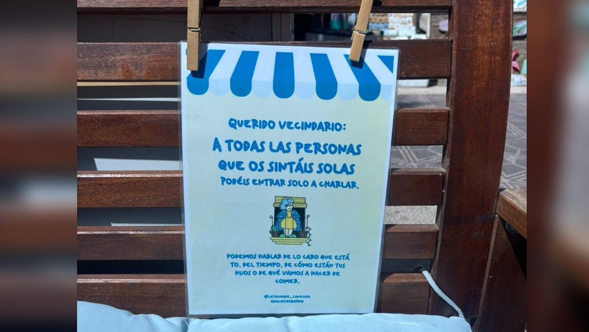 El cartel se puede ver en otros puntos de "La tienda de la vecina" de Cádiz