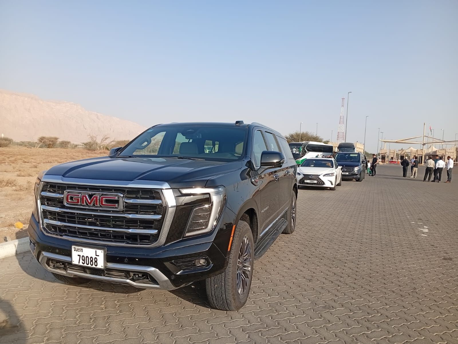 El grupo hizo el viaje de Dubái hasta la frontera con Omán en tres todoterreno