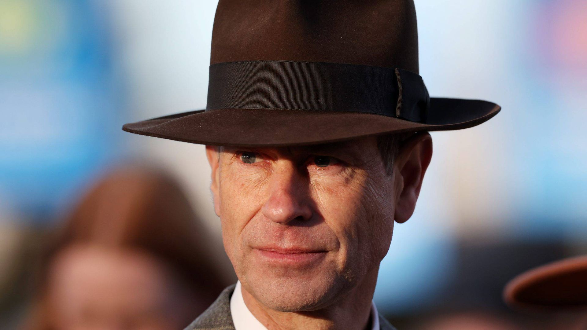 El príncipe Eduardo durante el Día de la Copa de Oro Coral en el Hipódromo de Newbury, en noviembre de 2025