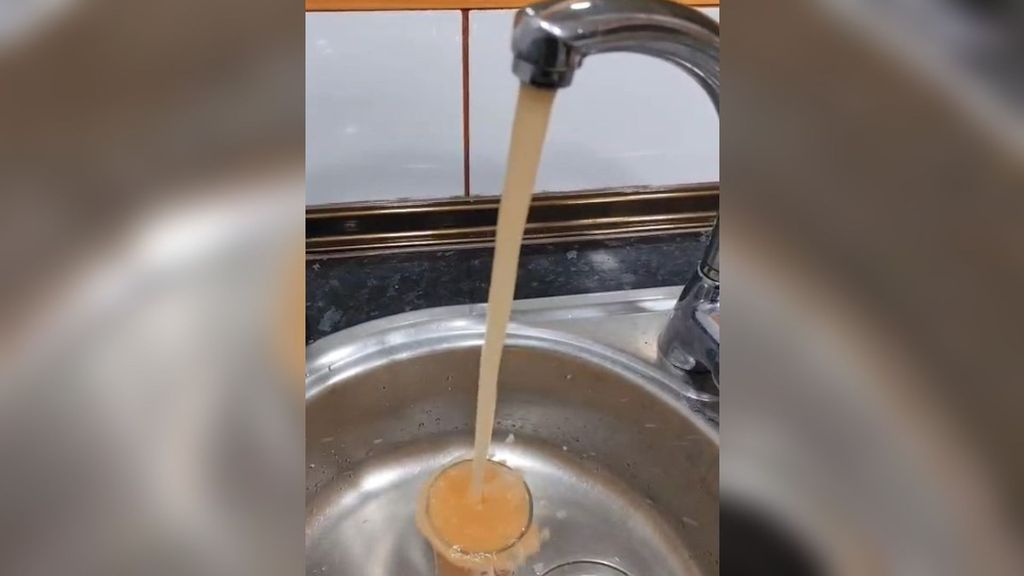 El vídeo que muestra el agua marrón en la Vall de Laguar
