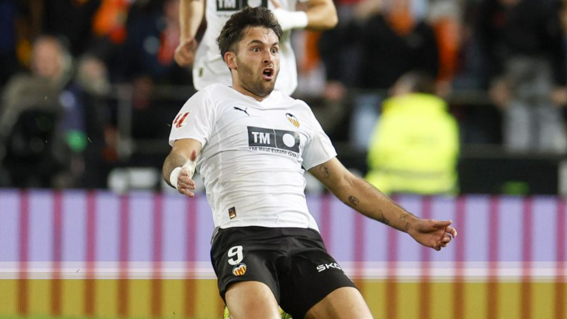 Hugo Duro celebra su gol al Alavés