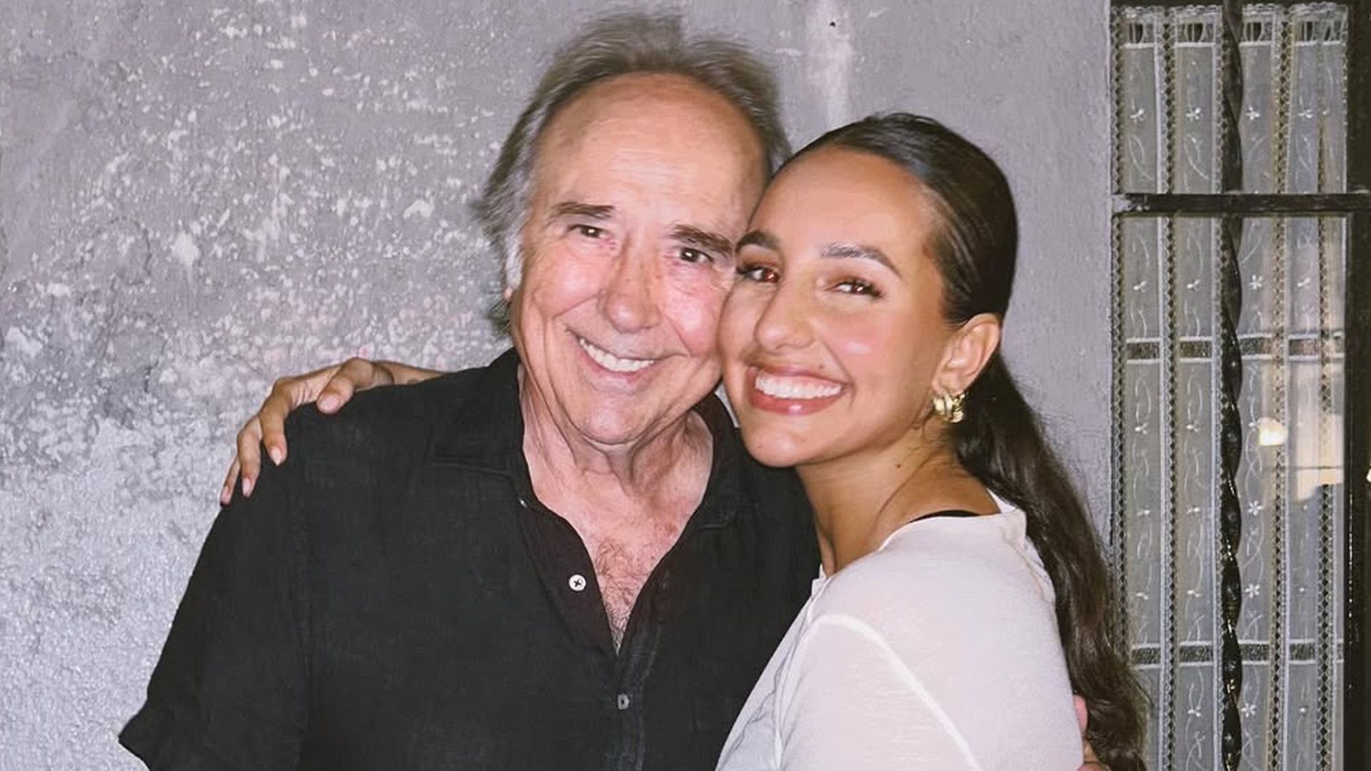 Joan Manuel Serrat y su nieta, Luna Serrat Joan Manuel Serrat y su nieta, Luna Serrat