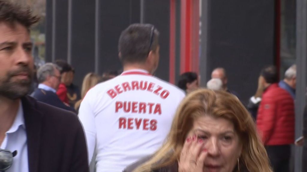 La camiseta con triple homenaje a Puerta, Reyes y Berruezo
