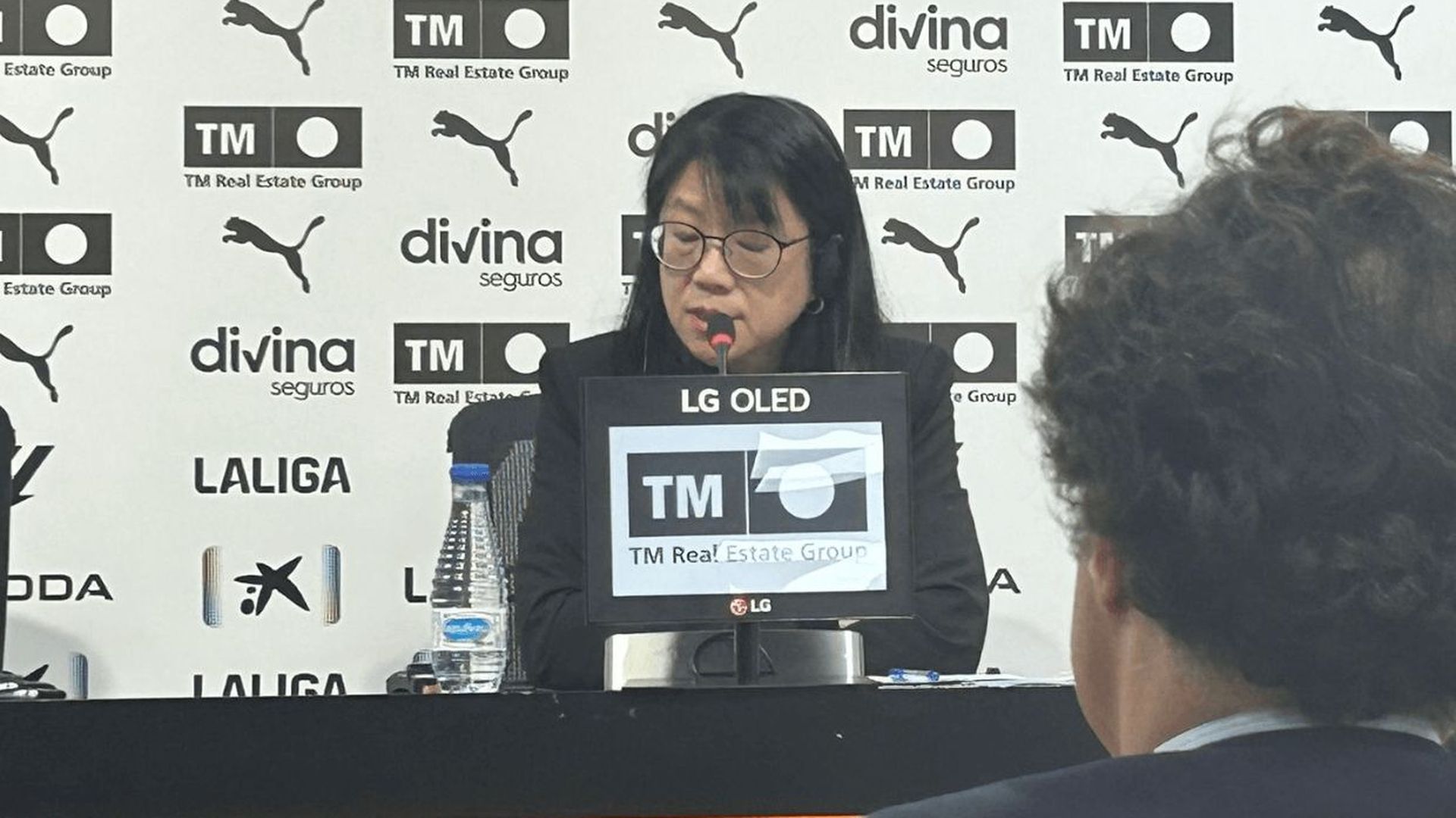 Layhoon en rueda de prensa