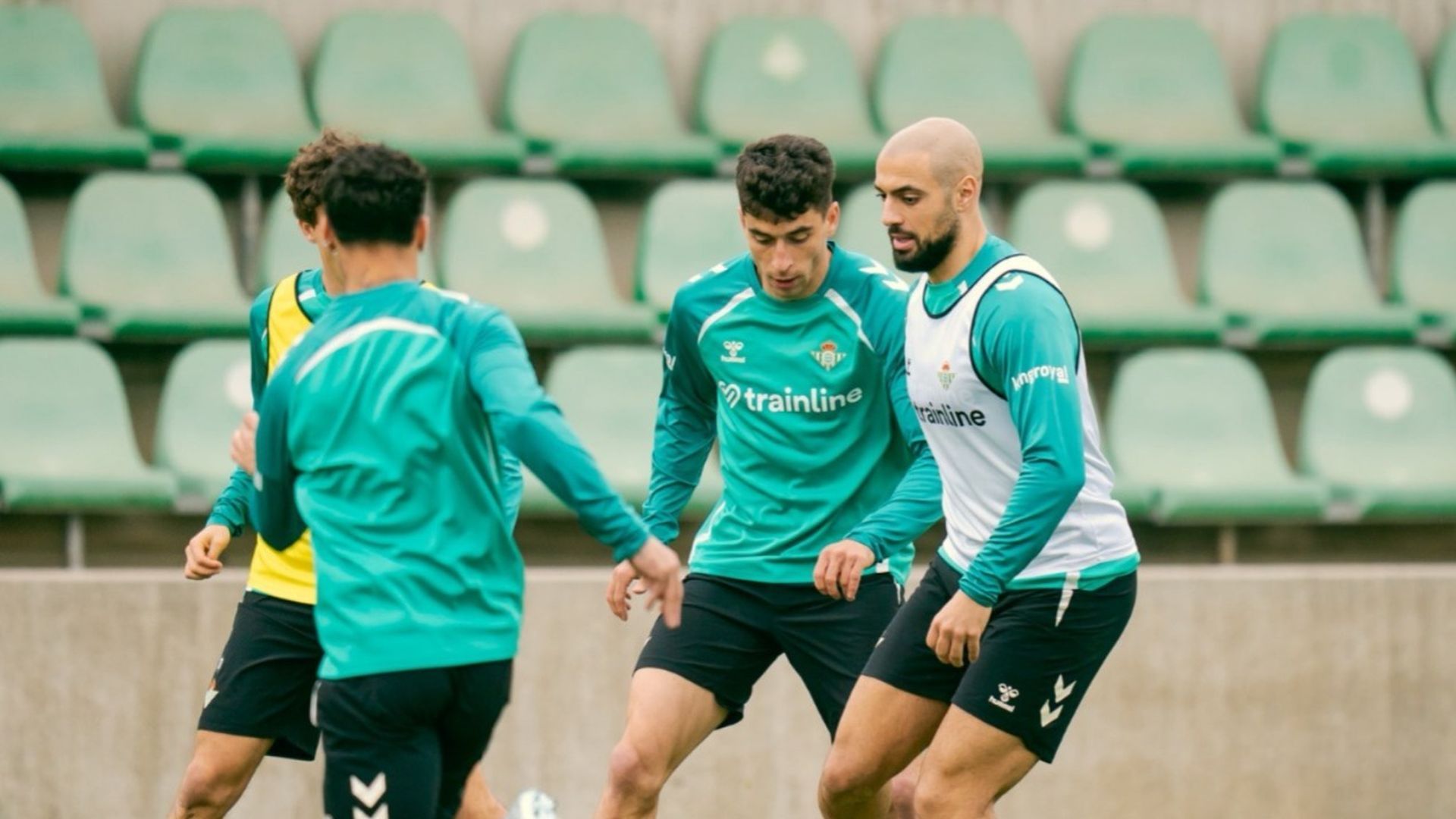 Sofyan Amrabat, entrenando este lunes con el grupo