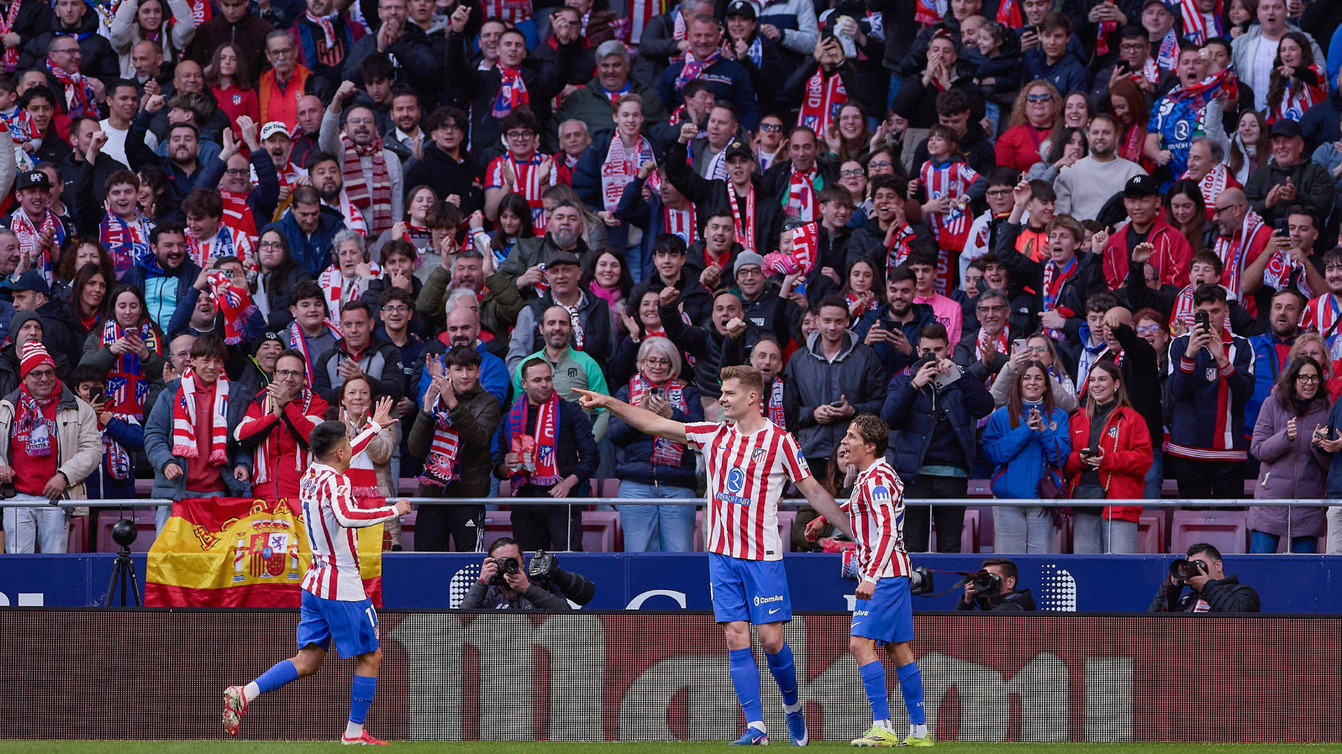 Sorloth celebra un gol ante la afición del Atlético de Madrid Sorloth celebra un gol ante la afición del Atlético de Madrid