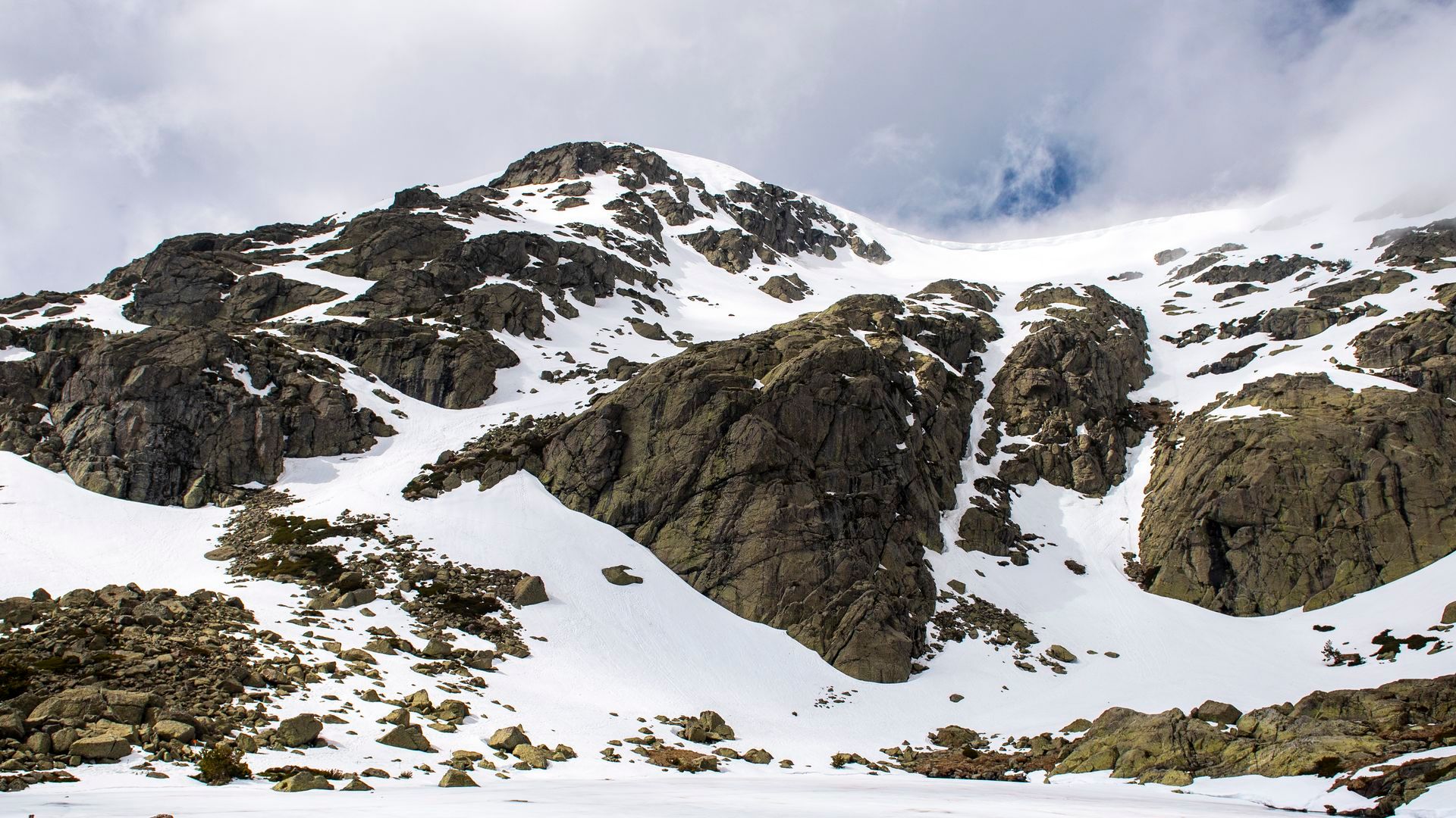 Vuelve la nieve a la sierra de Madrid Vuelve la nieve a la sierra de Madrid