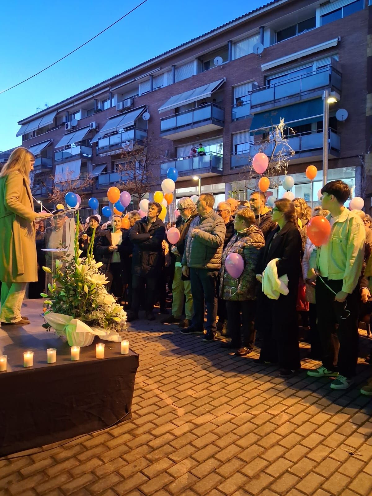Acto en homenaje a Cristina Bergua: su familia lanza globos en memoria de los desaparecidos